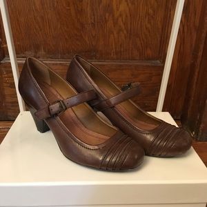 Chic Brown Mary Jane Heels